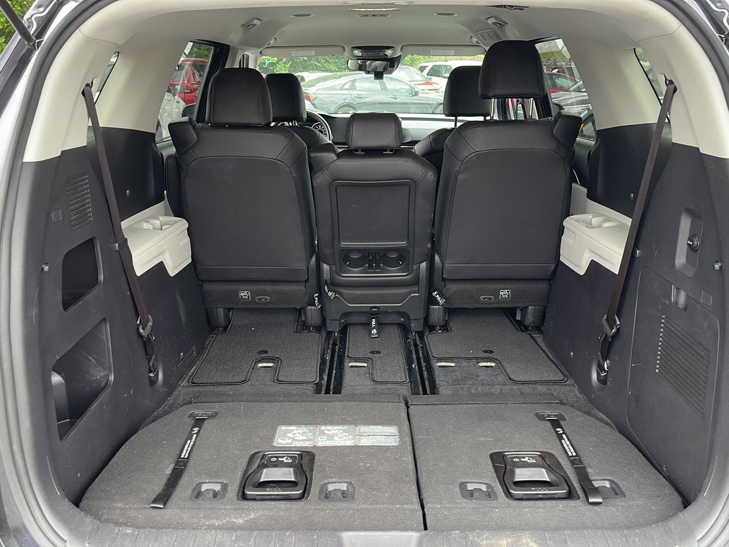 Used 2024 Kia Carnival LX FWD image 5