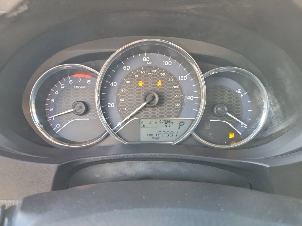 Used 2015 Toyota Corolla LE image 24