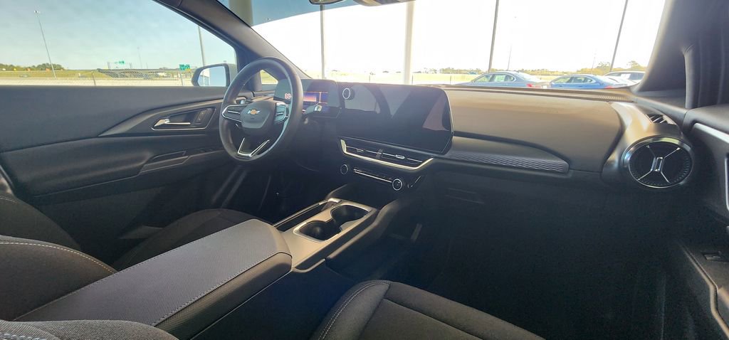 Used 2026 Chevrolet Equinox EV LT image 19