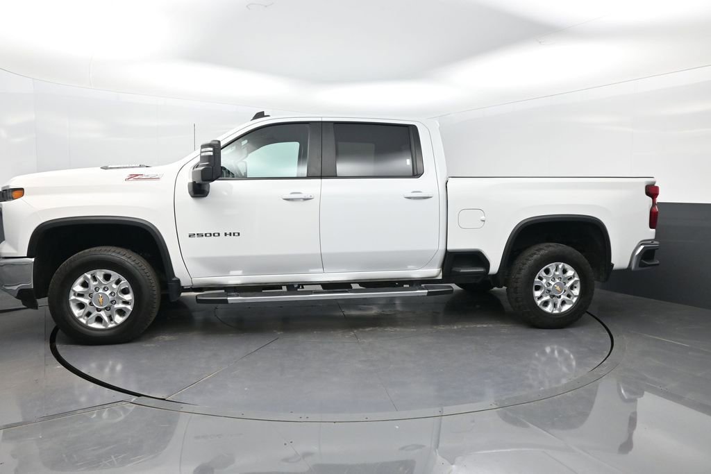 Used 2024 Chevrolet Silverado 2500 LT AWD/4WD image 2