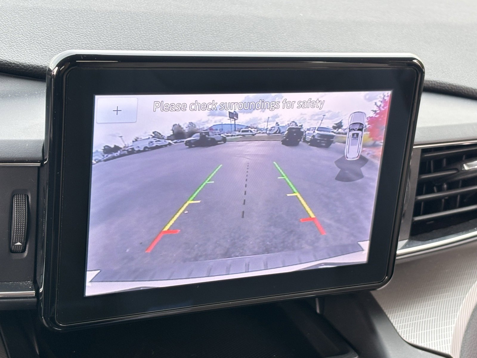 Used 2020 Ford Explorer XLT w/ Equipment Group 202A image 4