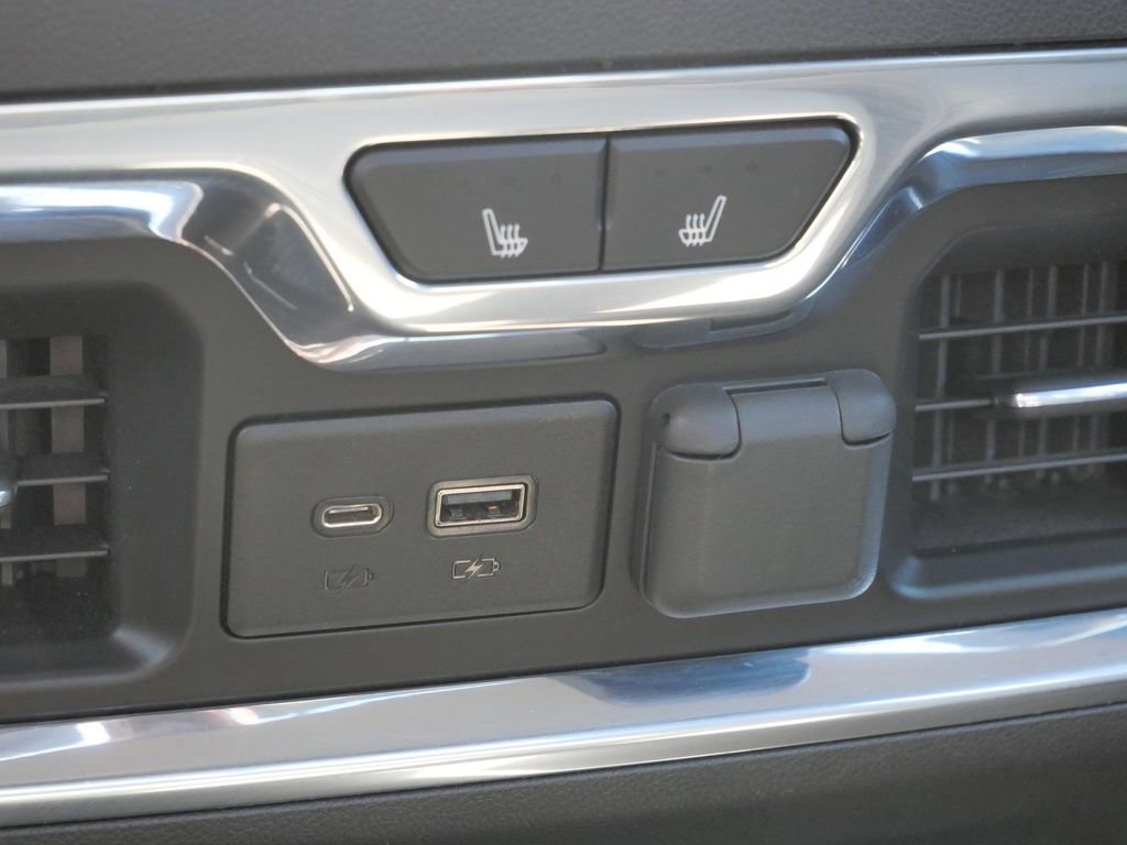 Used 2020 Chevrolet Silverado 1500 LTZ w/ LTZ Premium Package image 32