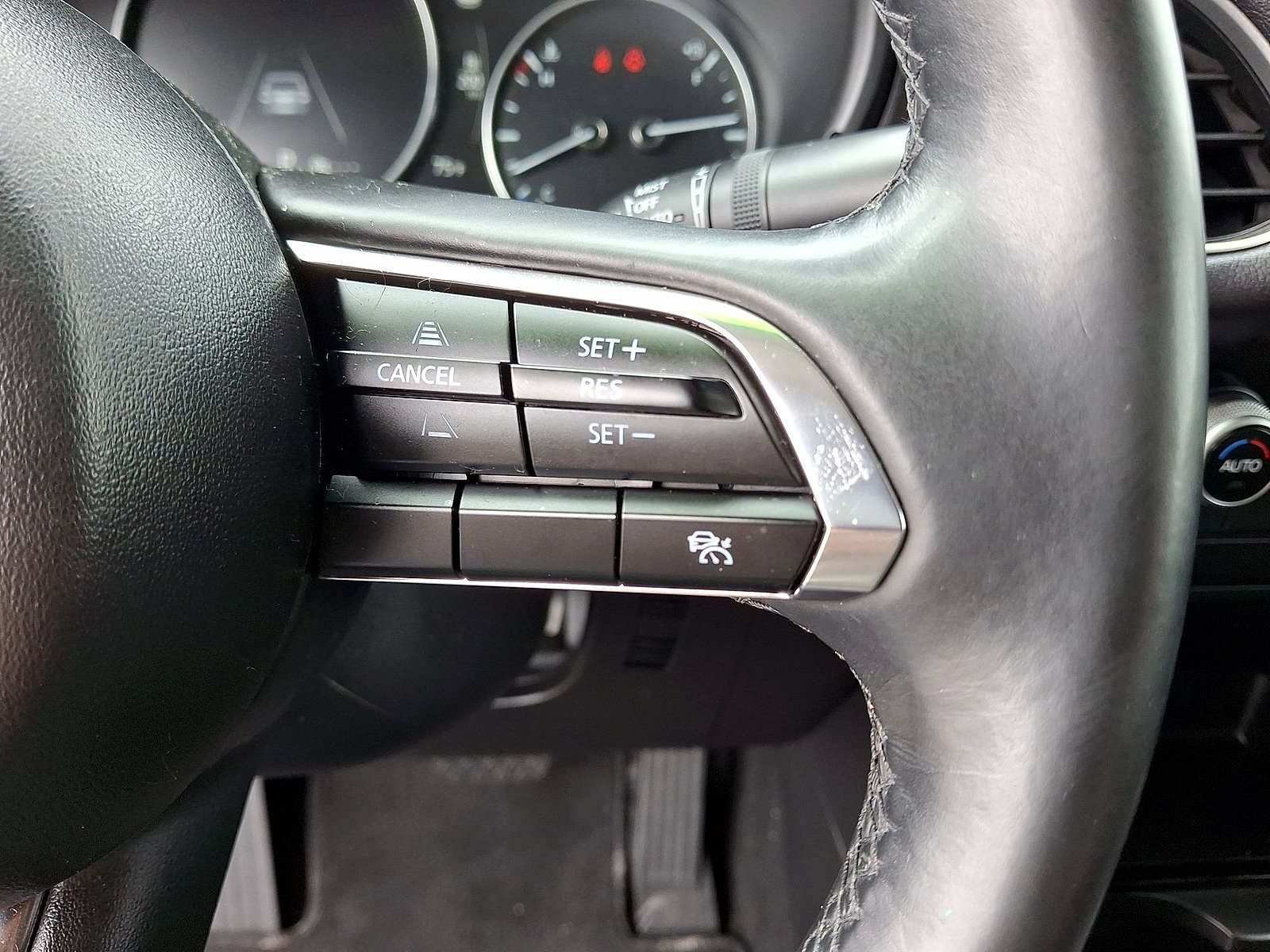 Used 2024 MAZDA MAZDA3 s FWD image 18