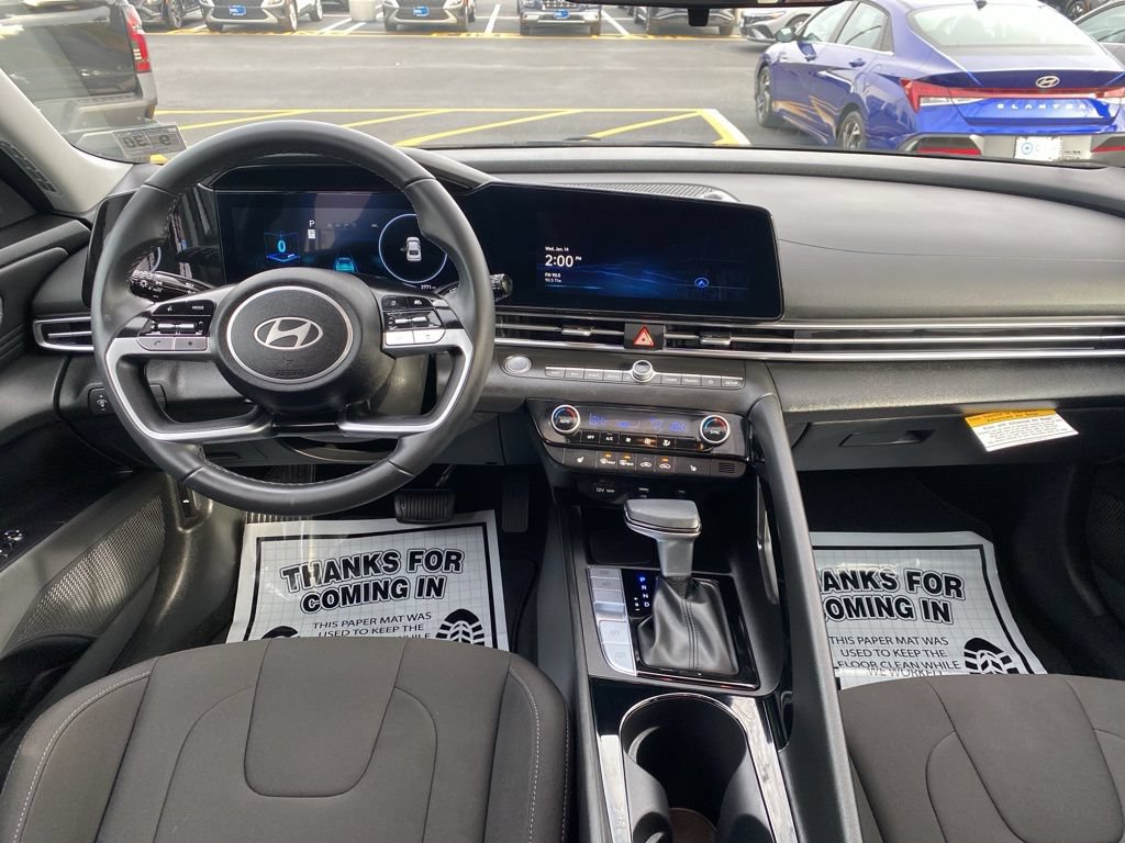 New 2025 Hyundai Elantra SEL FWD image 10