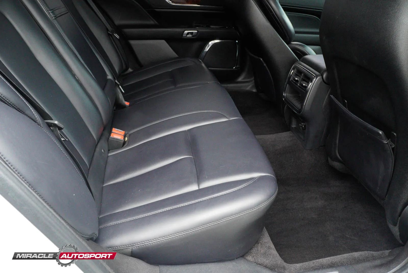 Used 2018 Lincoln Continental Premiere FWD image 37