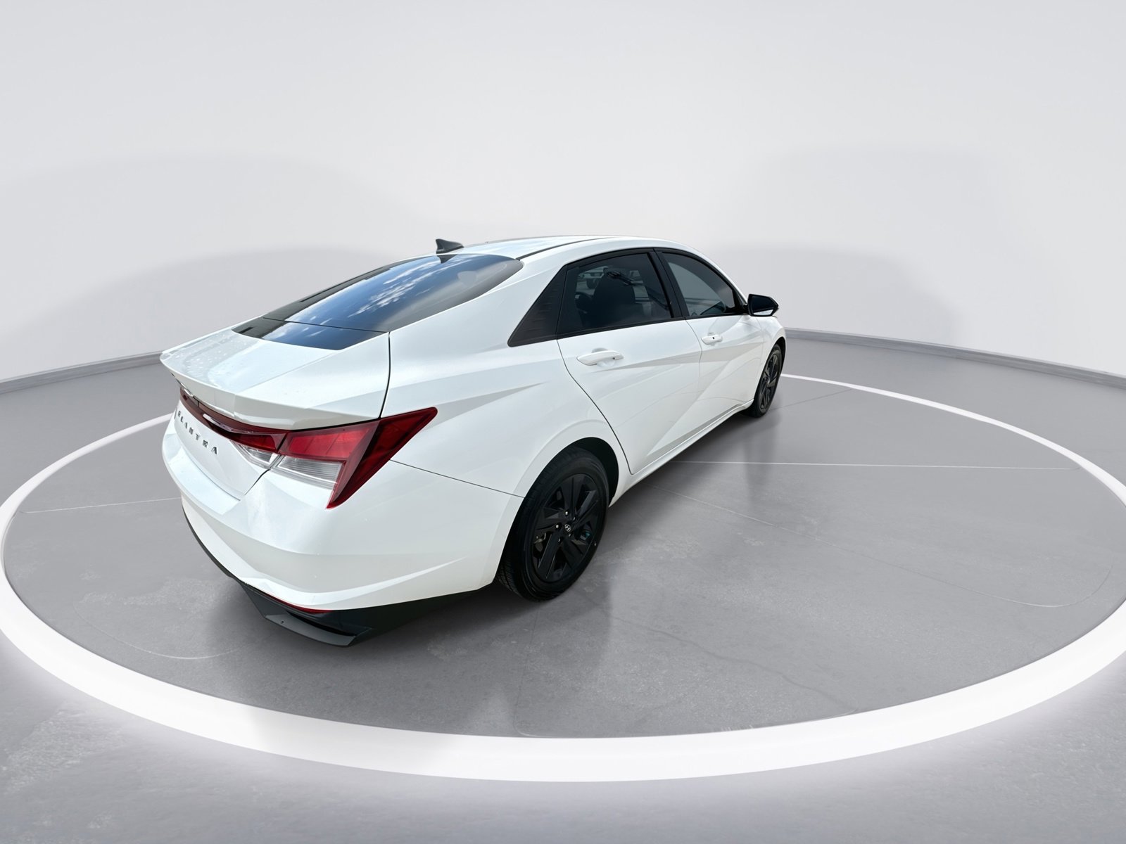 Used 2021 Hyundai Elantra SEL image 8
