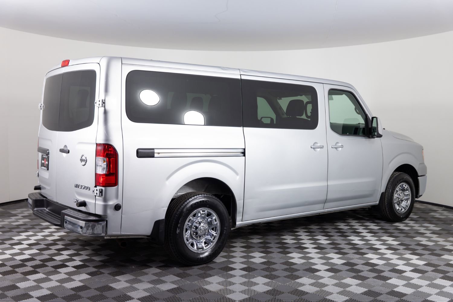 Used 2019 Nissan NV 3500 SV w/ Navigation Package RWD image 9