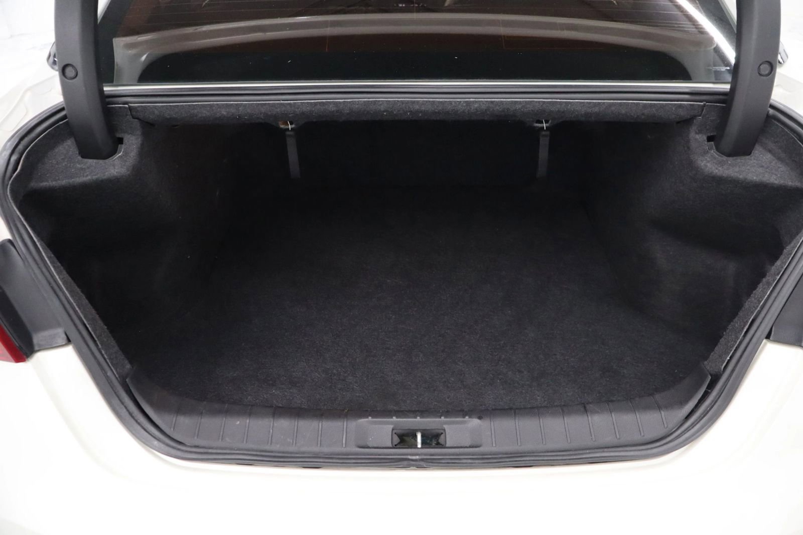 Used 2017 Nissan Maxima SR w/ Midnight Edition FWD image 12