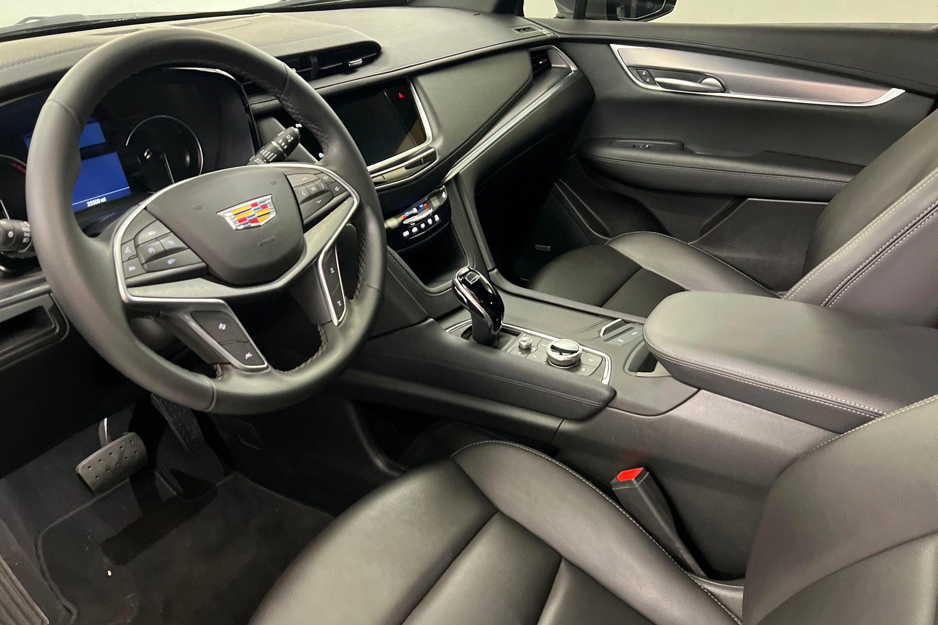 Used 2024 Cadillac XT5 Luxury AWD/4WD image 16
