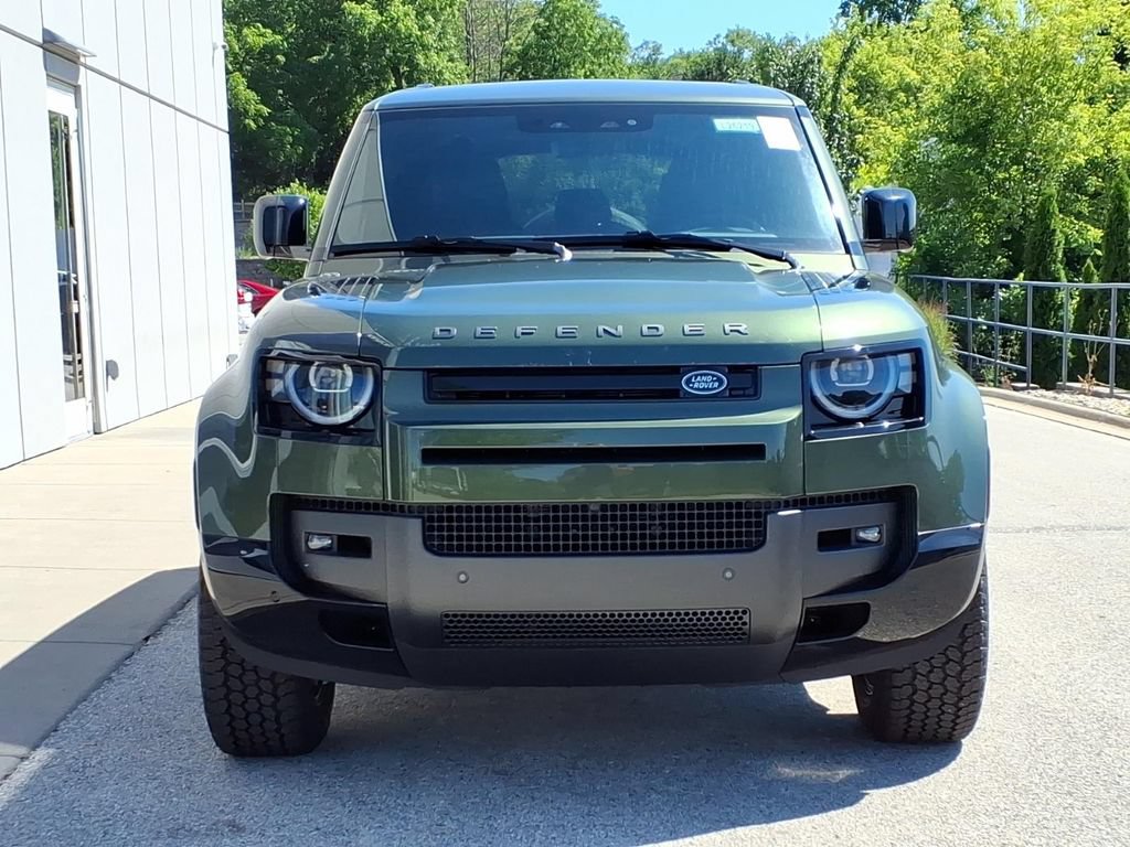 New 2026 Land Rover Defender 110 X-Dynamic SE AWD/4WD image 2