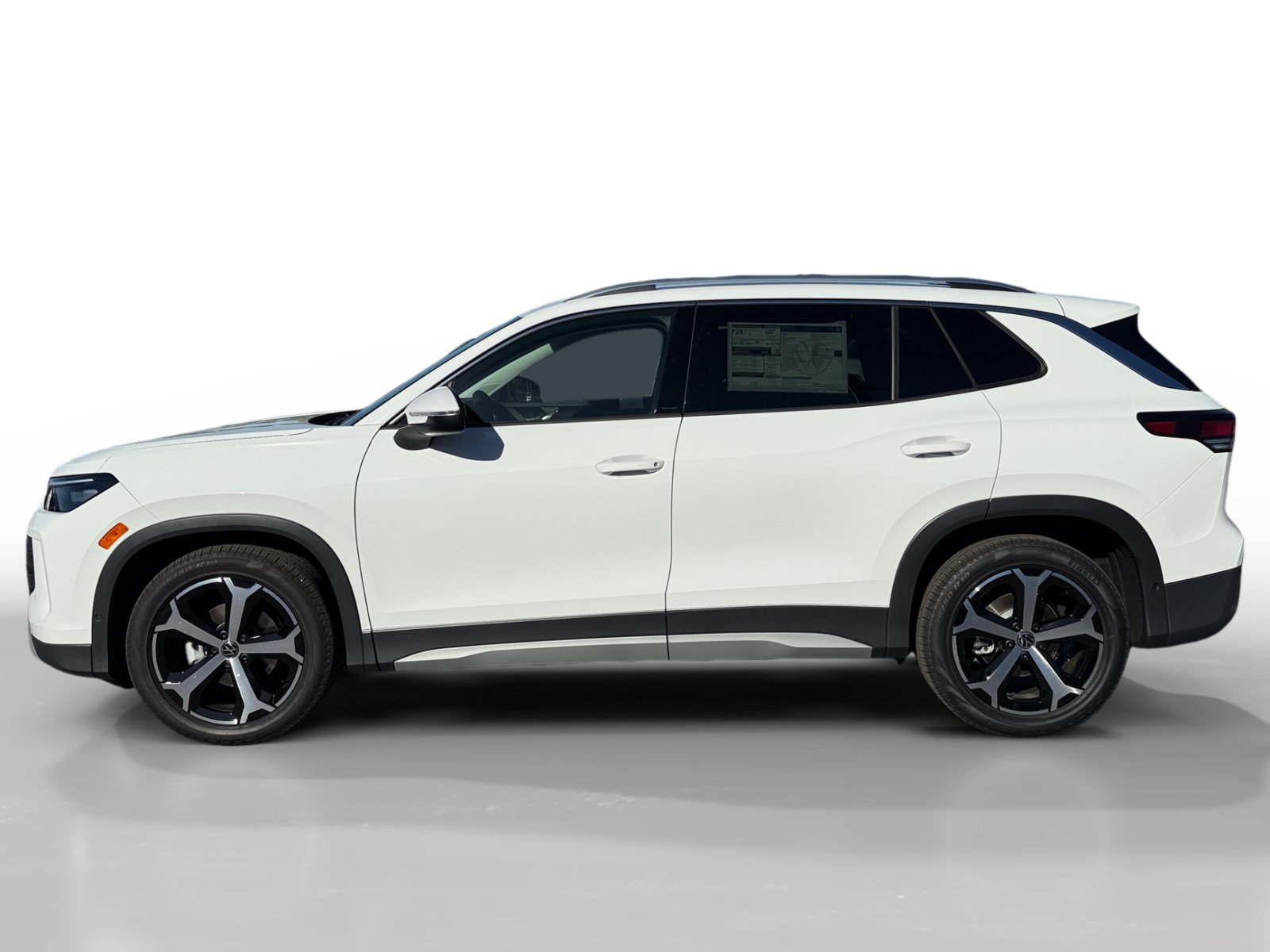 New 2026 Volkswagen Tiguan SE FWD image 2