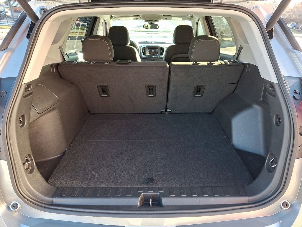 Used 2023 GMC Terrain SLE w/ Driver Convenience Package image 29