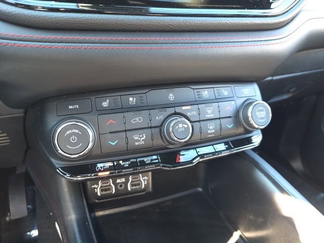 Used 2024 Dodge Durango GT image 28