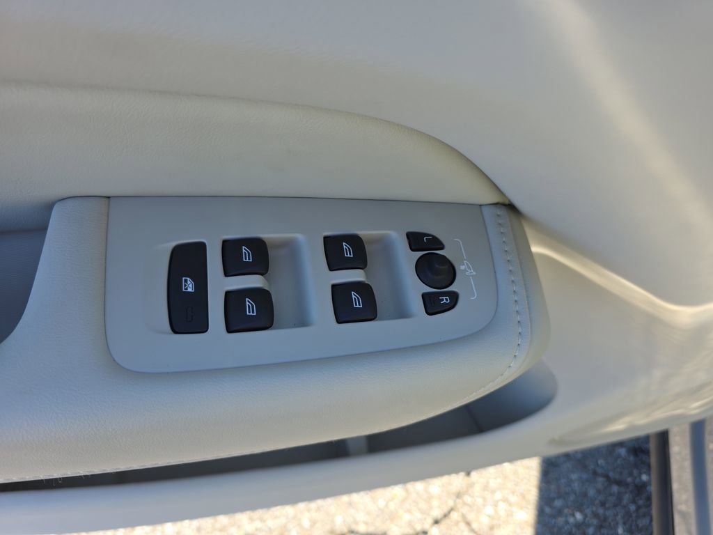 Used 2025 Volvo XC60 T8 Core w/ Protection Package Premier image 21