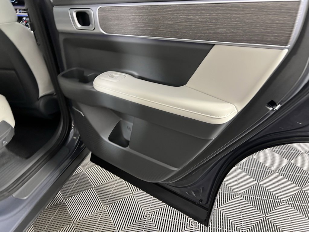 Used 2024 Hyundai Santa Fe Limited image 40