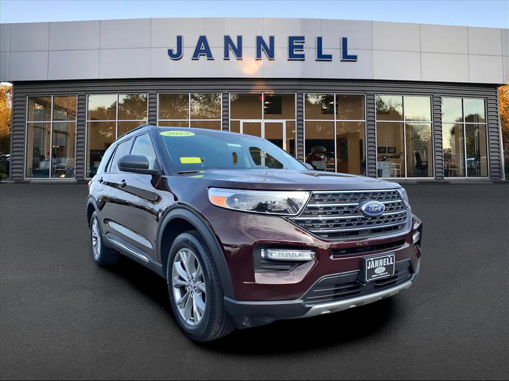 Used 2023 Ford Explorer XLT w/ Equipment Group 202A image 3