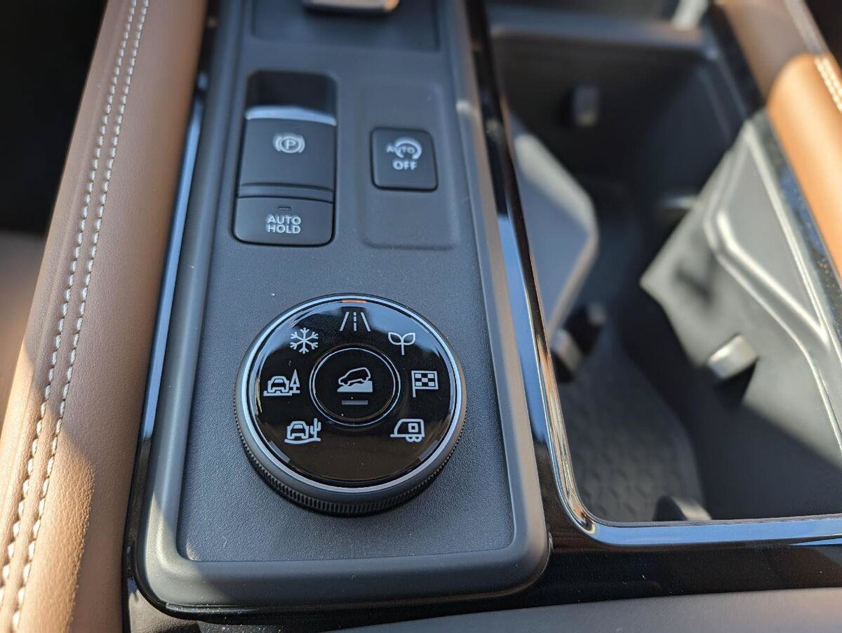 New 2026 Nissan Pathfinder Platinum AWD/4WD image 28