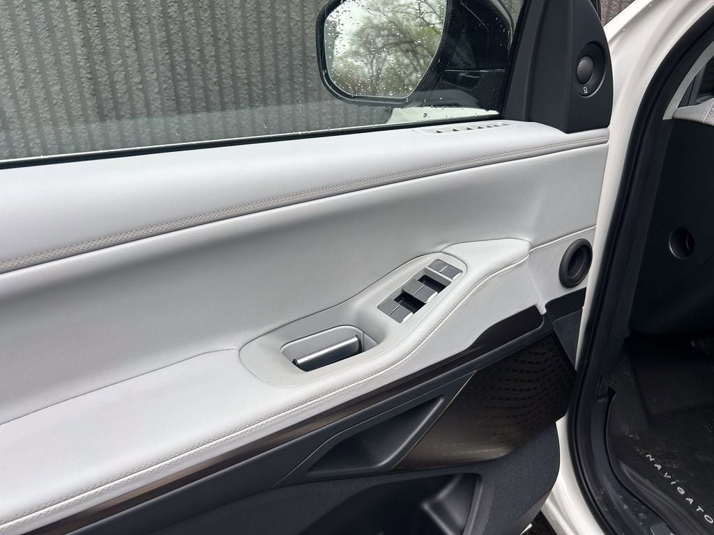 New 2026 Lincoln Navigator Black Label AWD/4WD image 17