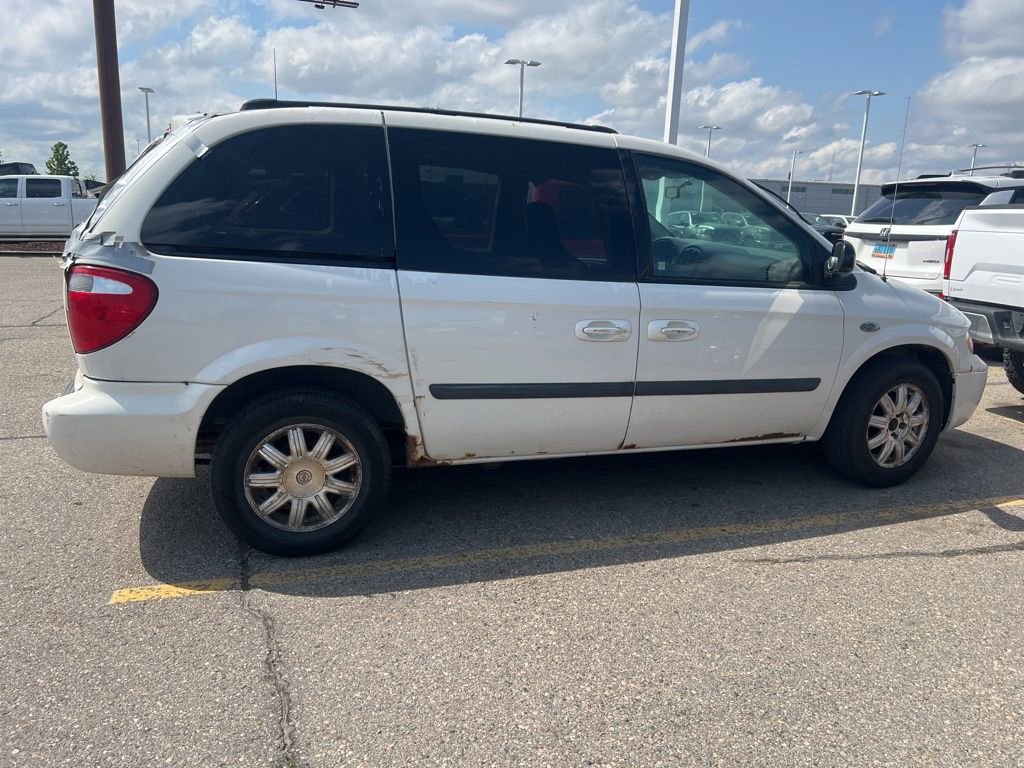Used 2006 Chrysler Town & Country w/ Popular Equipment Group I FWD image 6