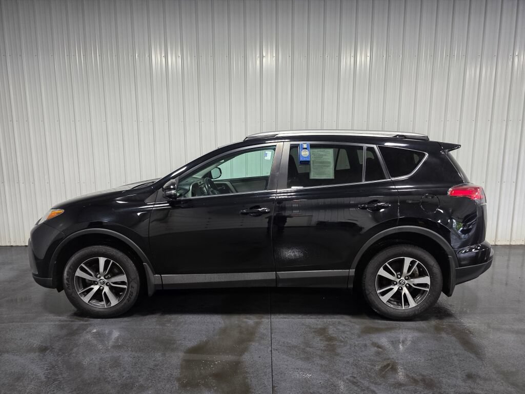 Used 2018 Toyota RAV4 XLE w/ Plus Extra Value Package AWD/4WD image 4