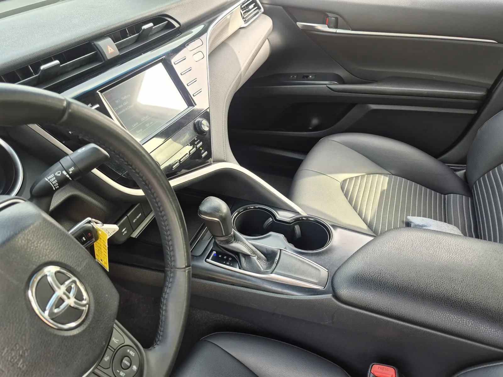 Used 2018 Toyota Camry SE FWD image 14