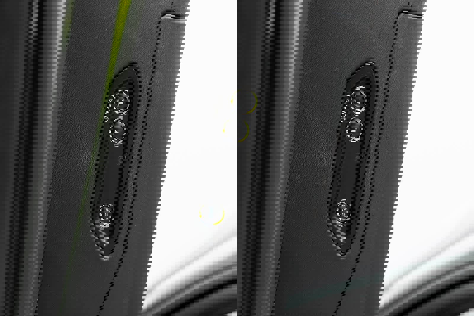 Used 2025 McLaren Artura Spider image 24