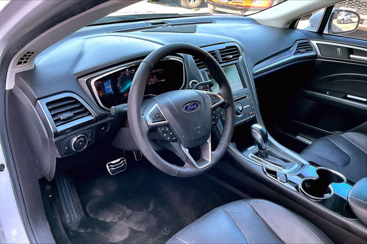 Used 2016 Ford Fusion Titanium image 18