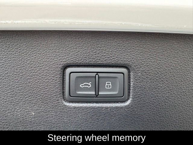 Used 2025 Audi Q7 2.0T Premium w/ Convenience Package image 29