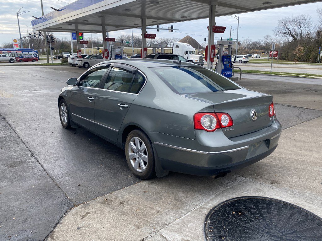 Used 2006 Volkswagen Passat Value Edition image 7