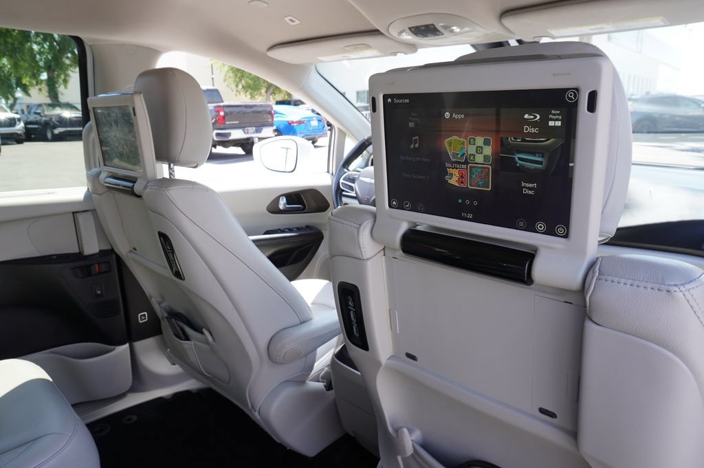 Used 2019 Chrysler Pacifica Touring-L Plus FWD image 11