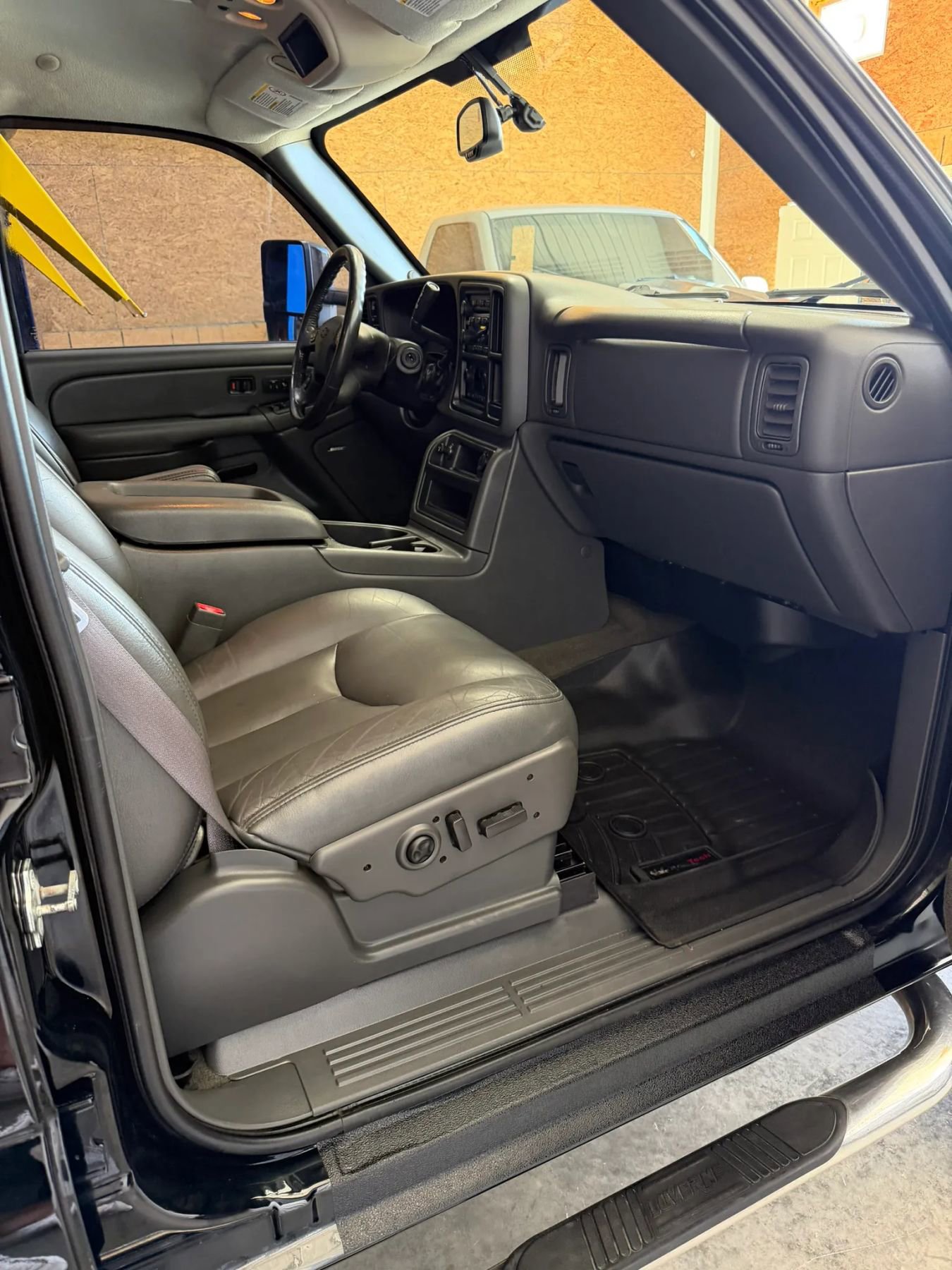 Used 2004 Chevrolet Silverado 2500 LT w/ Heavy-Duty Power Package AWD/4WD image 21