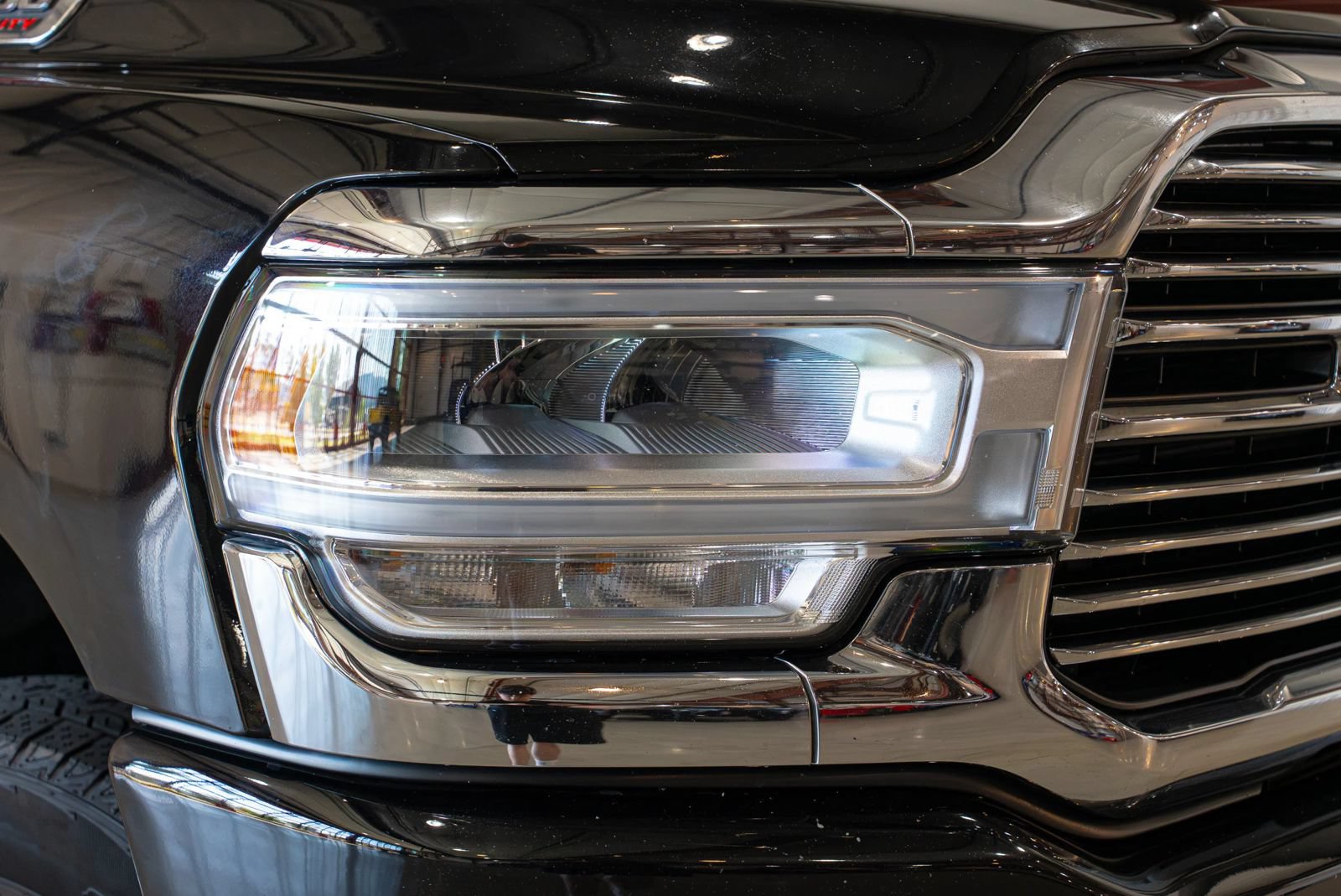 Used 2023 RAM 3500 Laramie AWD/4WD image 3