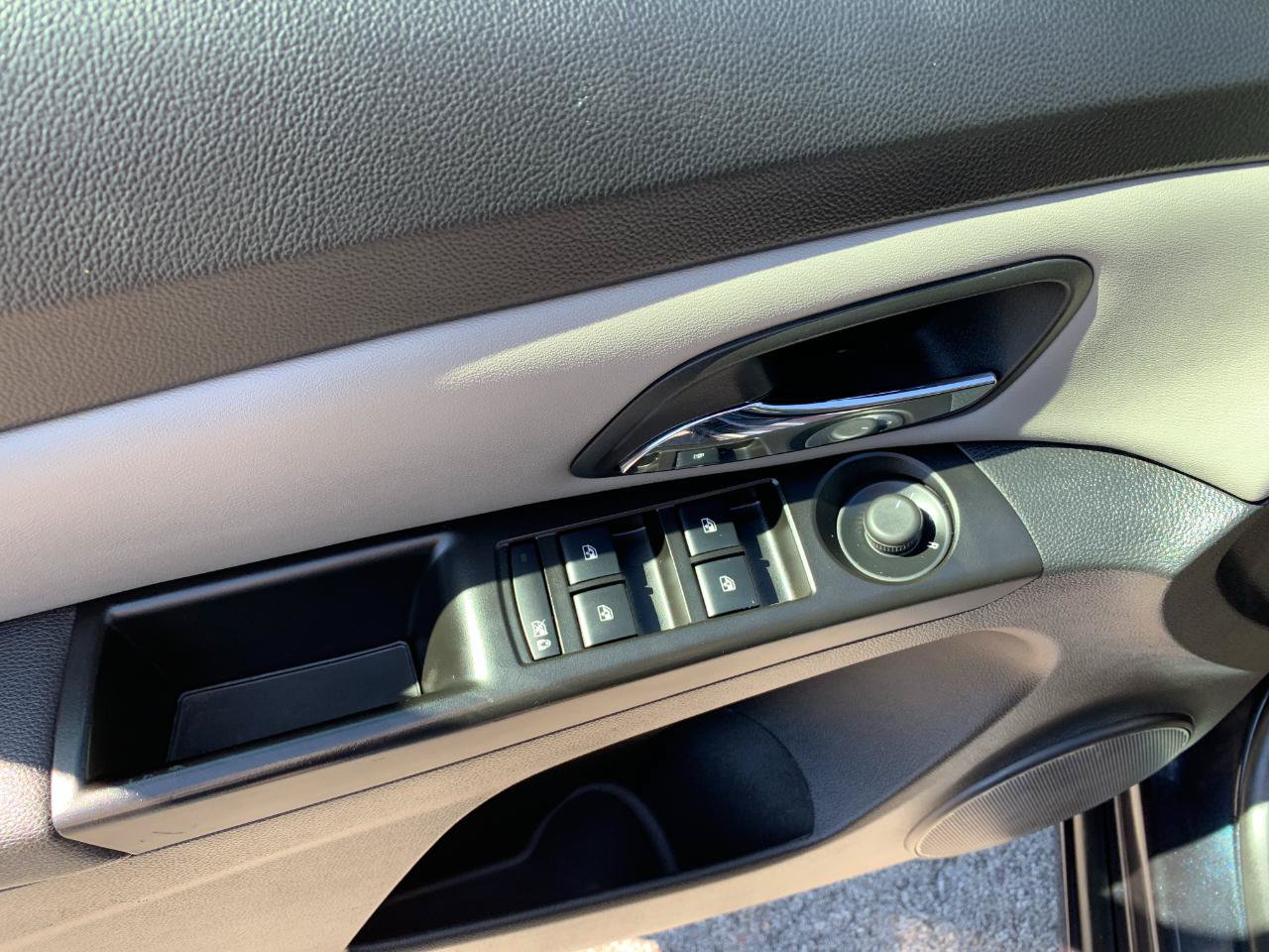 Used 2014 Chevrolet Cruze LS FWD image 10