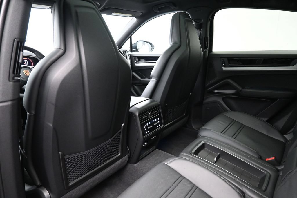 Certified 2026 Porsche Cayenne Coupe AWD/4WD image 8