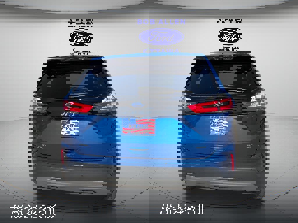 Used 2022 Ford Edge SEL w/ Convenience Package image 4