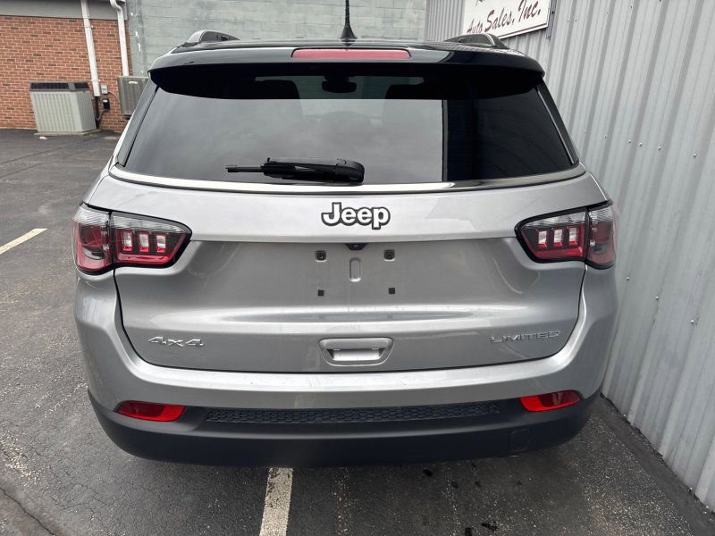 Used 2022 Jeep Compass Limited image 9