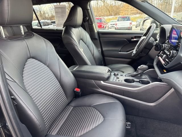 Used 2025 Toyota Highlander XSE image 8