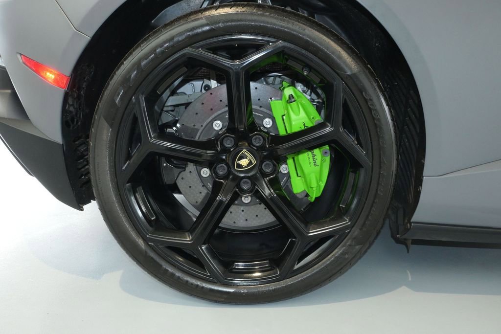 Used 2023 Lamborghini Huracan EVO RWD image 19
