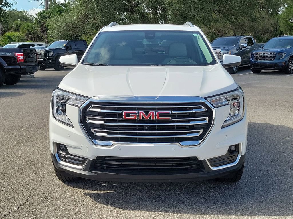 Used 2024 GMC Terrain SLT w/ Tech Package FWD image 2