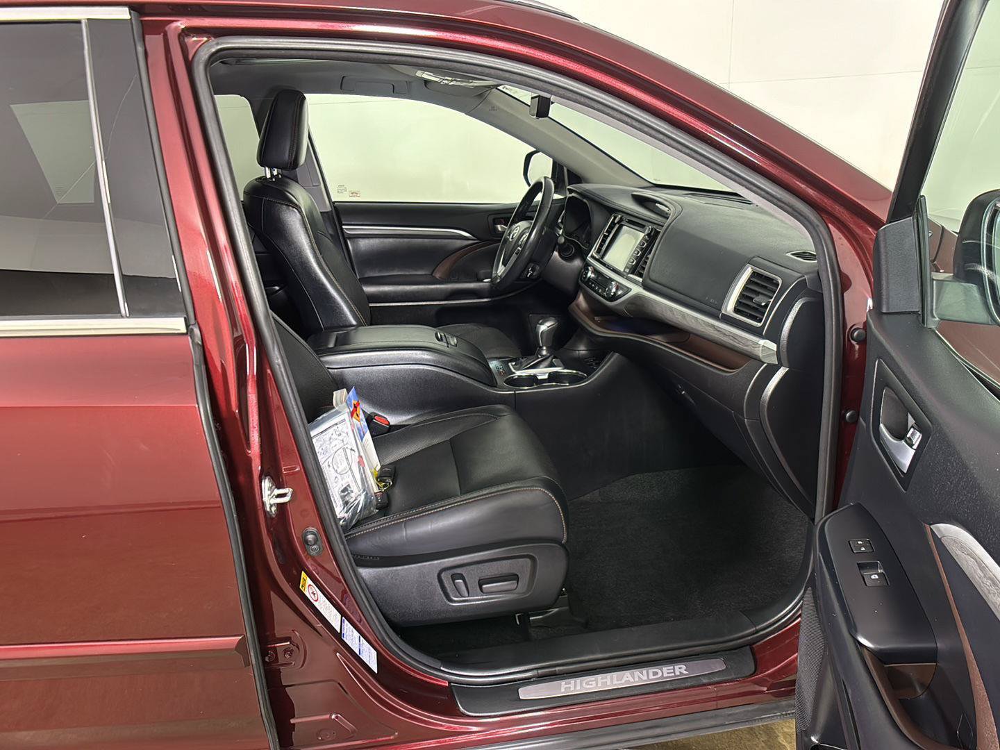Used 2017 Toyota Highlander Limited w/ Carpet Mat Package AWD/4WD image 20