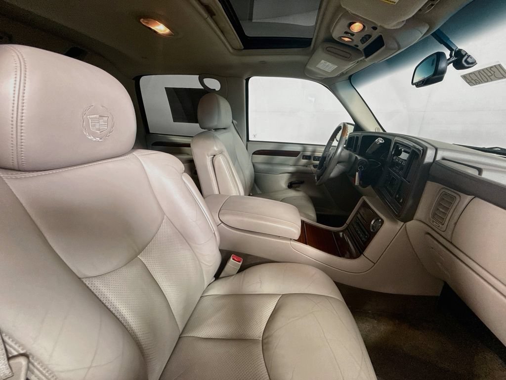 Used 2003 Cadillac Escalade EXT AWD/4WD image 26