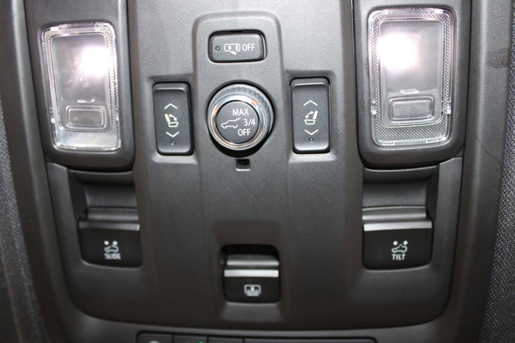 Used 2023 Chevrolet Suburban Z71 w/ Luxury Package image 55