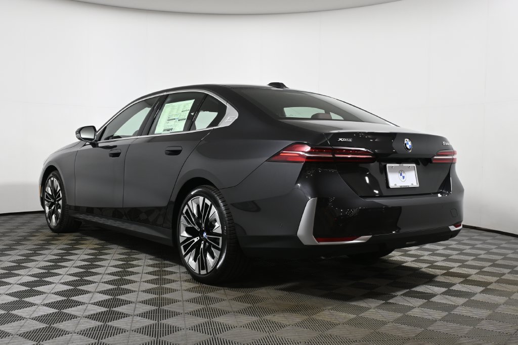 Used 2026 BMW 530i xDrive w/ Premium Package AWD/4WD image 5