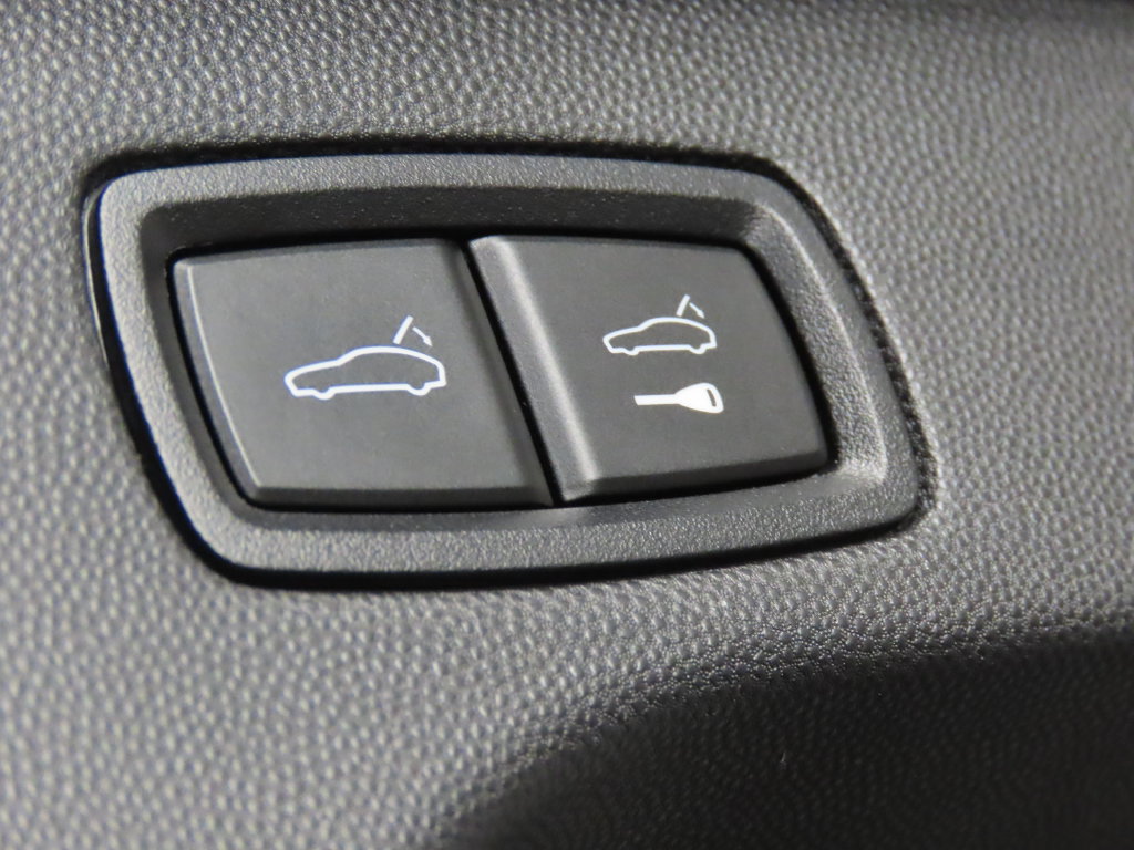 Used 2024 Porsche Macan 4 Electric AWD/4WD image 51