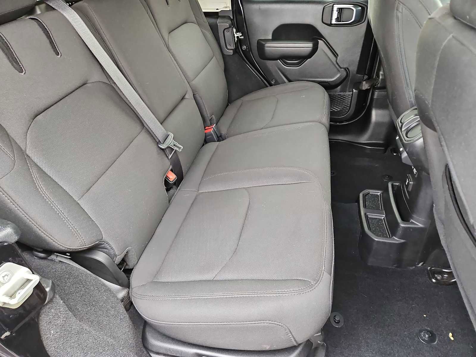 Used 2023 Jeep Wrangler Unlimited w/ Sun & Screen Package image 19