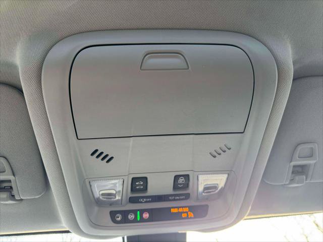 Used 2023 Chevrolet Equinox LT image 32