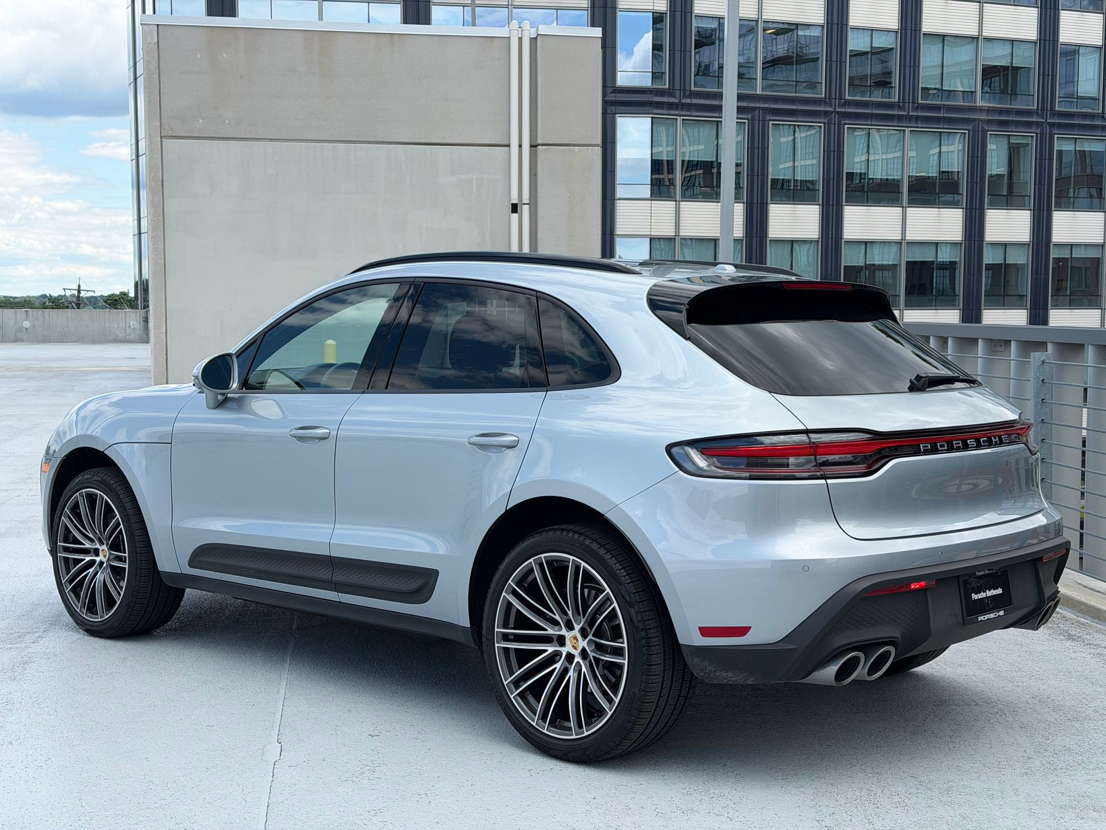 Certified 2026 Porsche Macan AWD/4WD image 3