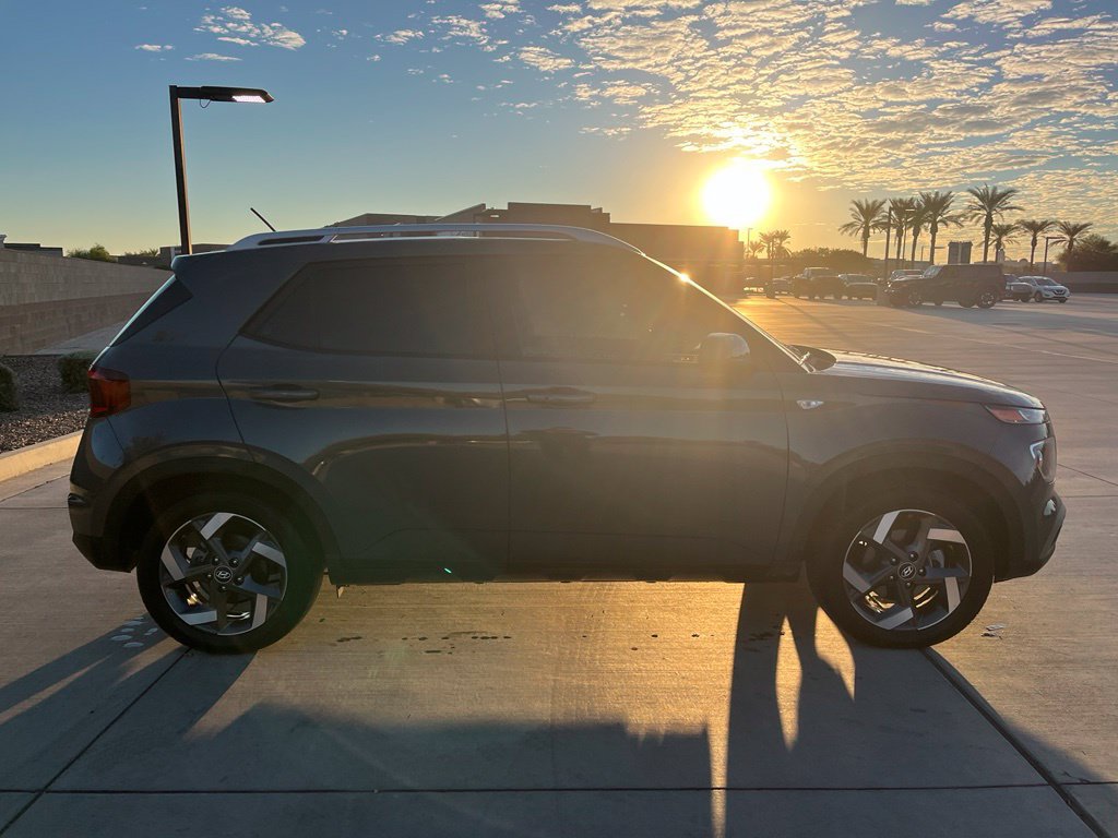 Used 2026 Hyundai Venue SEL FWD image 5