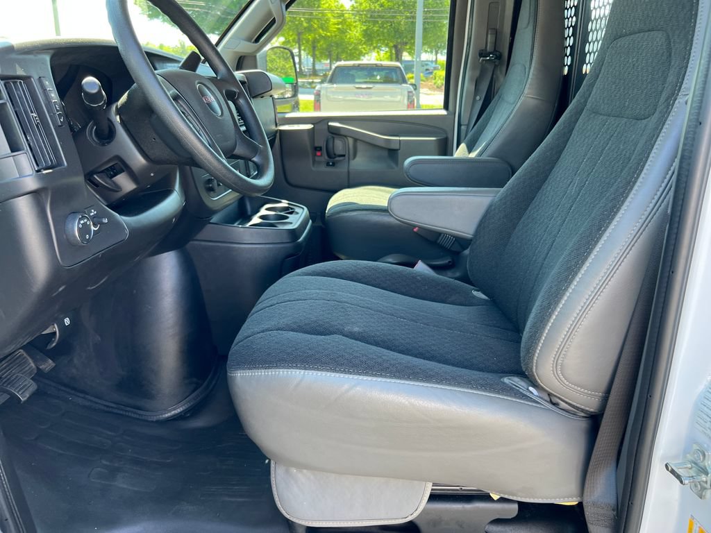 Used 2025 GMC Savana 2500 w/ Driver Convenience Package RWD image 9