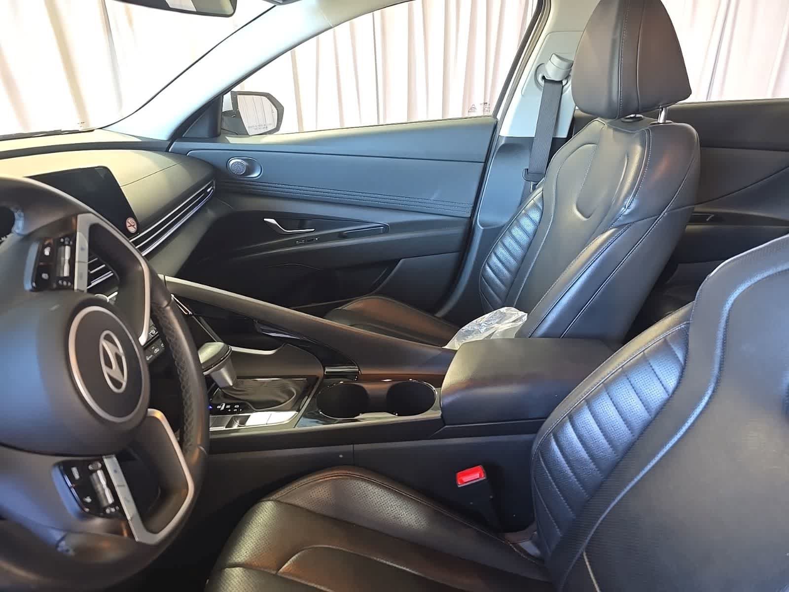 Used 2025 Hyundai Elantra Limited FWD image 20